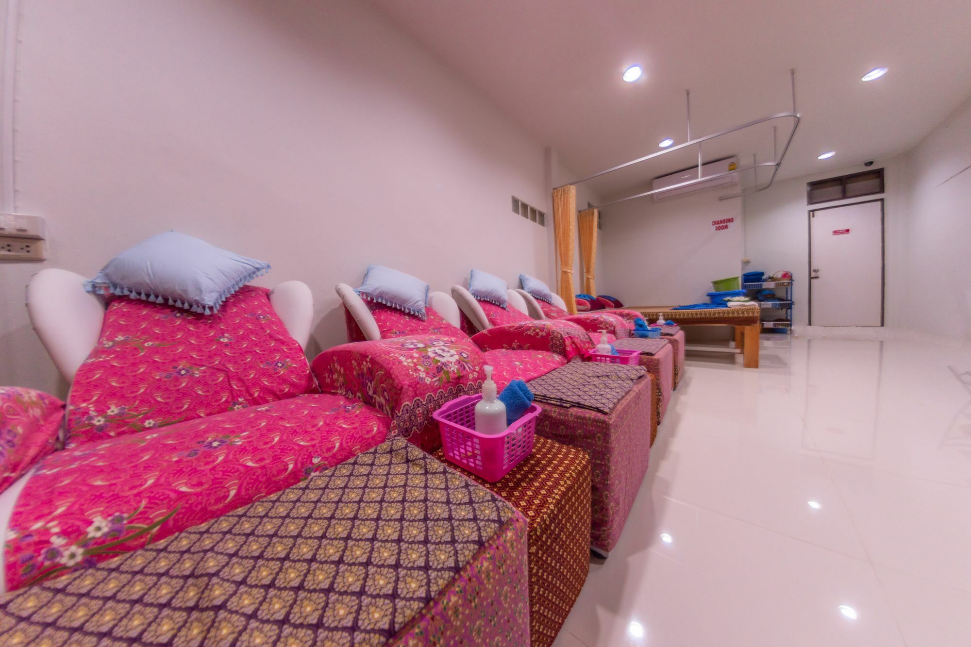 Enrico Hostel Patong Экстерьер фото